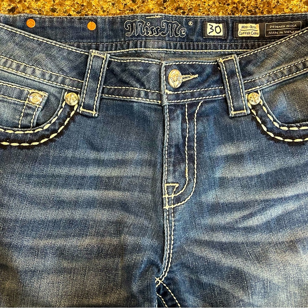 Miss Me Mid Rise Capri - Size 30